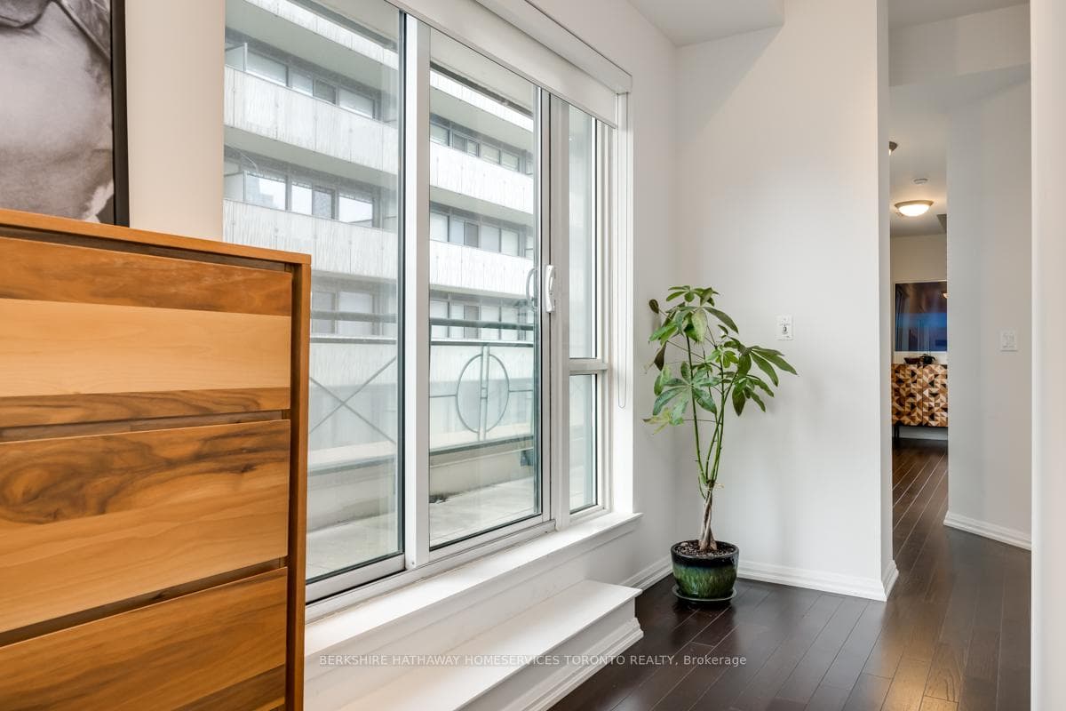35 Hayden Street Unit 1702 photo 7