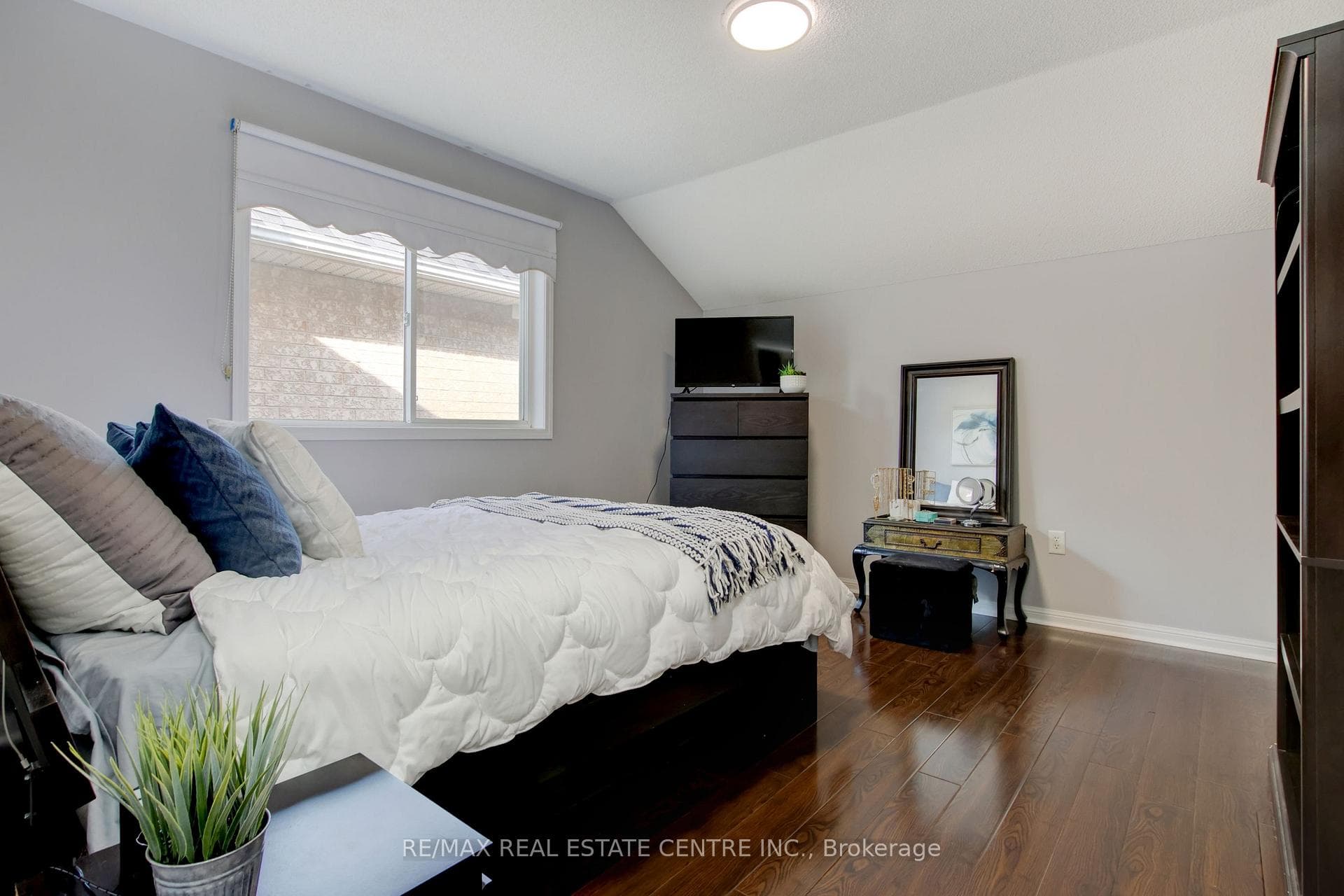 12 Clayborne Avenue photo 26