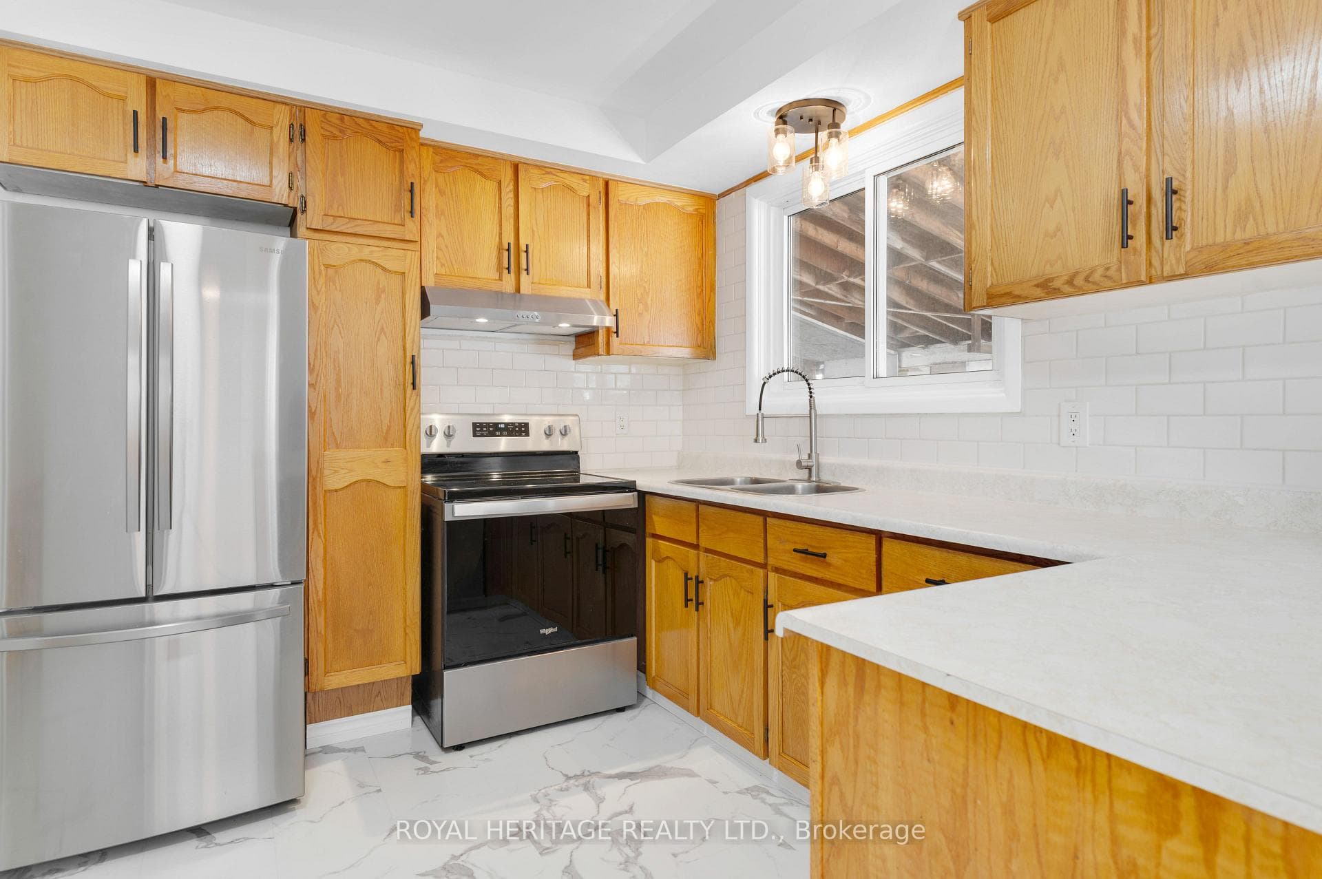 Bright, spacious kitchen