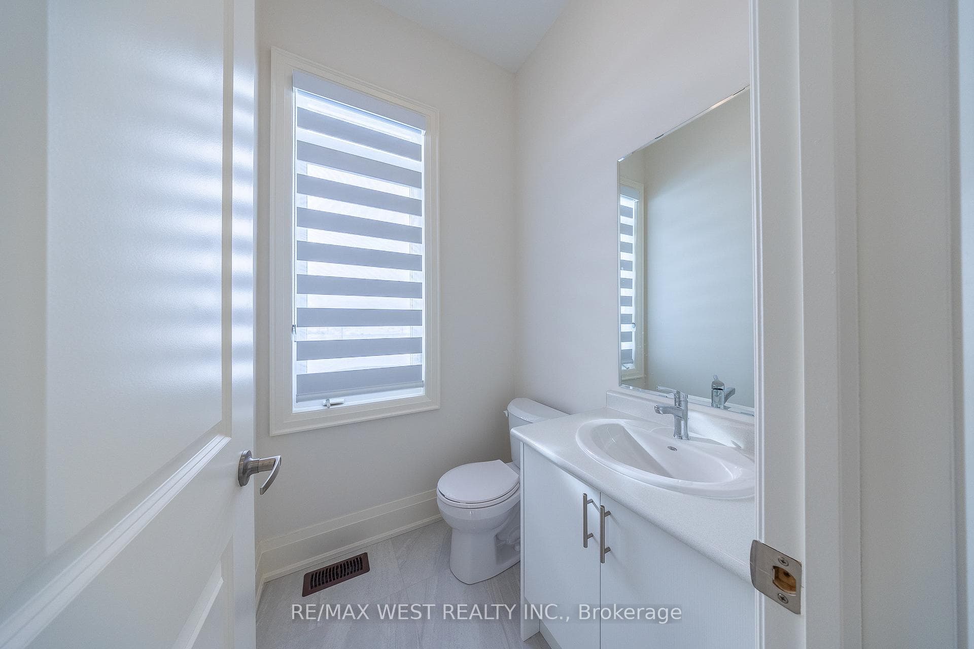 2215 Crystal Drive photo 20