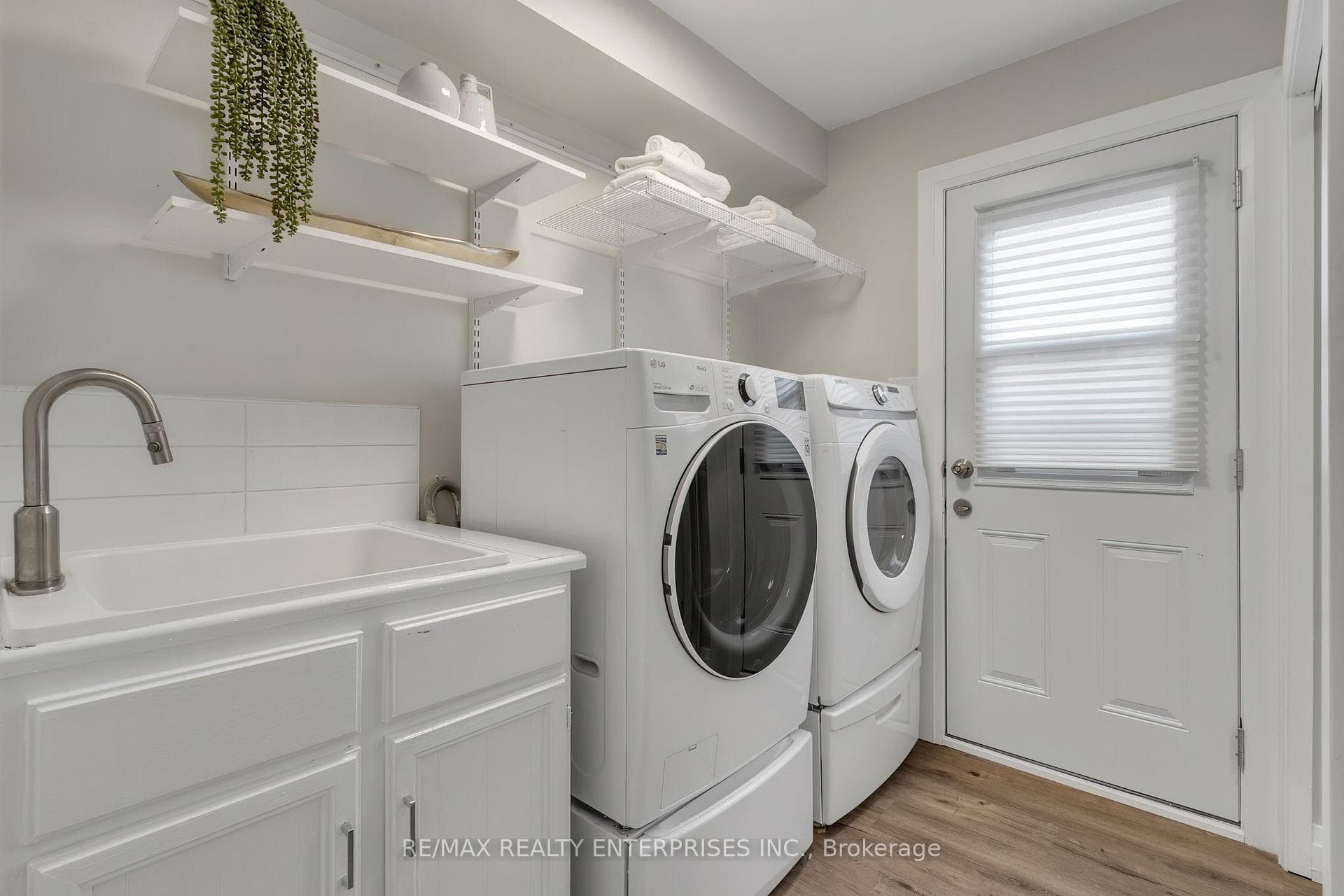 862 Kowal Drive photo 25
