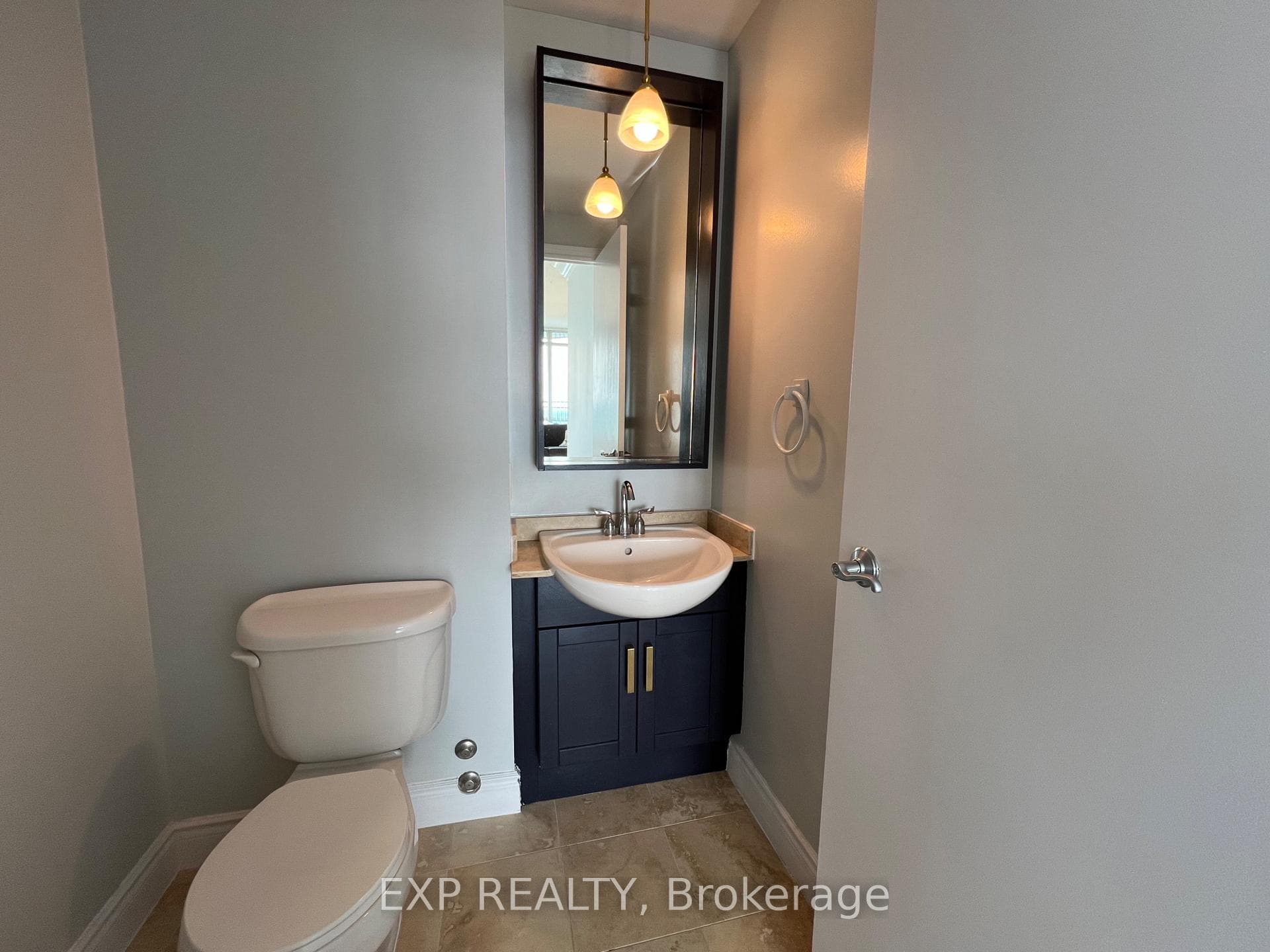 60 Byng Avenue Unit LPH06 photo 3