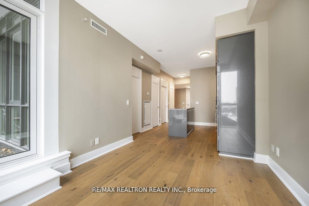32 Davenport Road Unit 604 photo 9