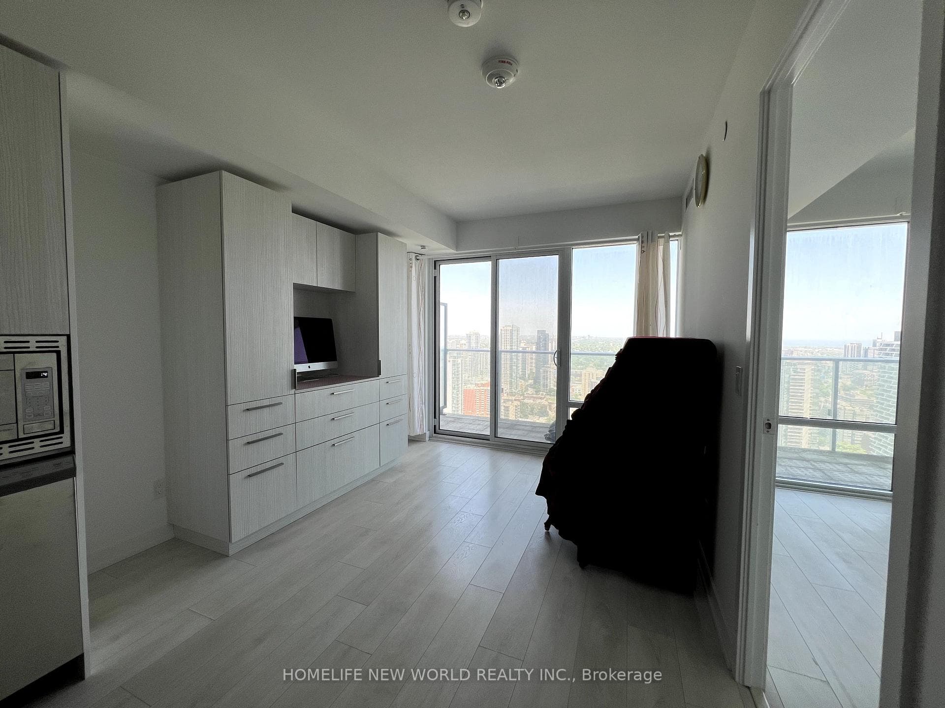 501 Yonge Street Unit 3707 photo 3