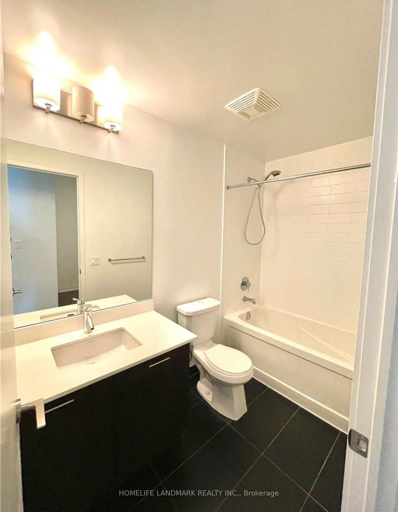 20 Bruyeres Mews Unit 1015 photo 9