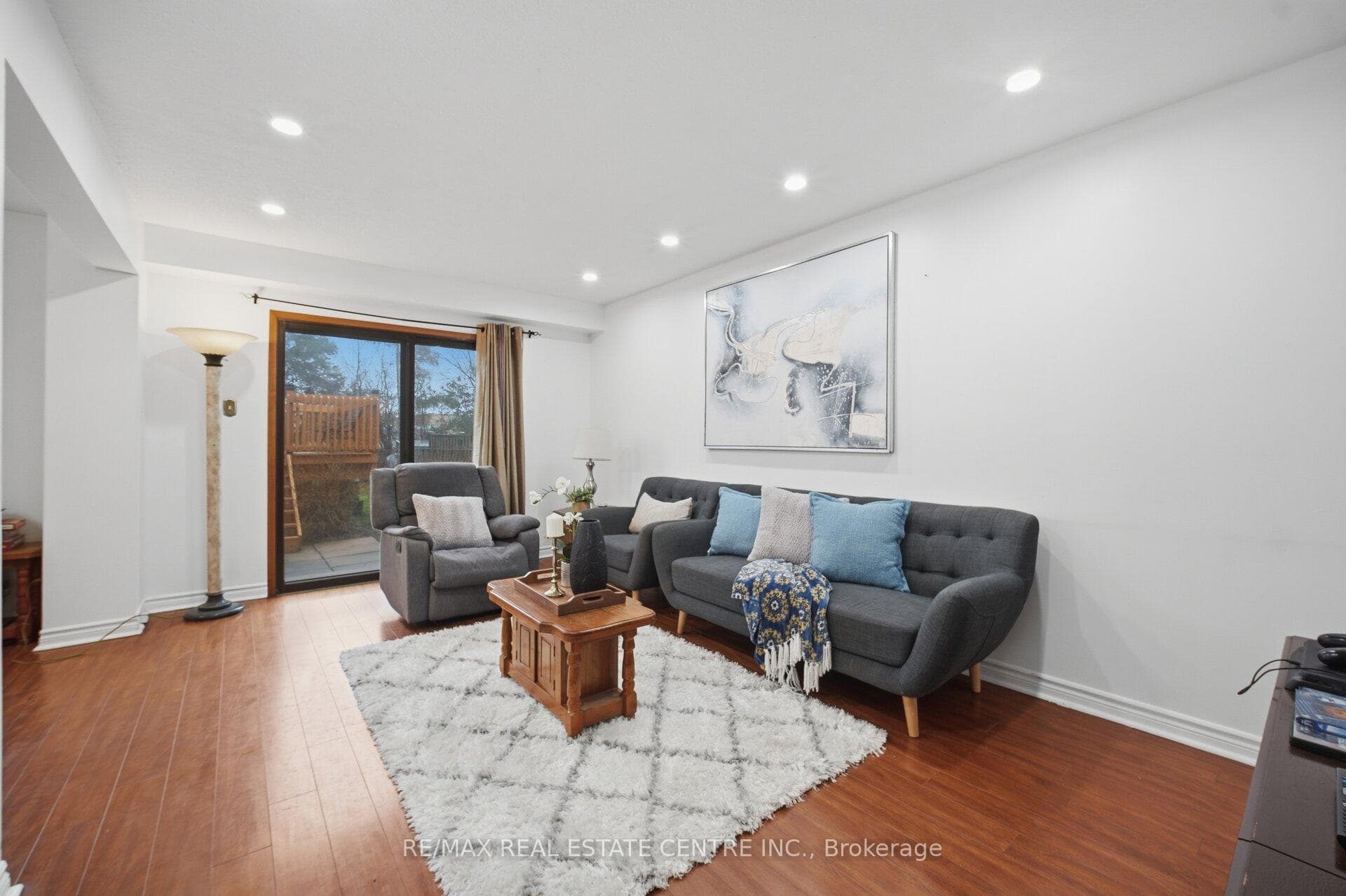 32 Dafoe Crescent photo 16