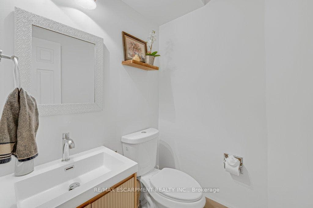 2597 Addingham Crescent photo 22