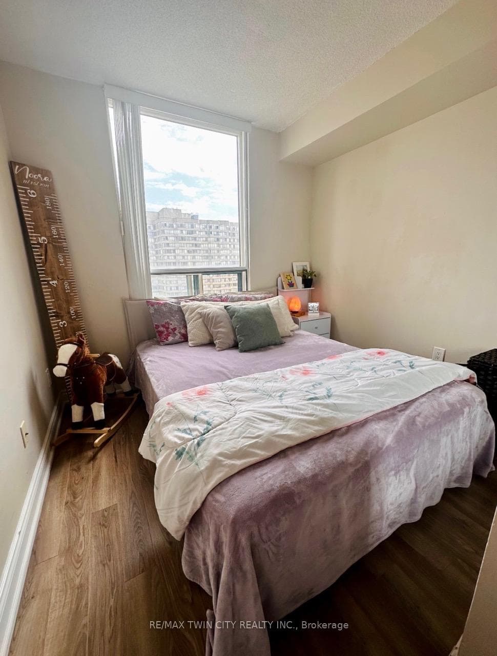 265 Enfield Place Unit 1801 photo 6