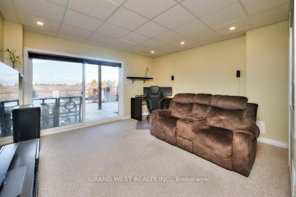 24 Taylor Drive photo 29