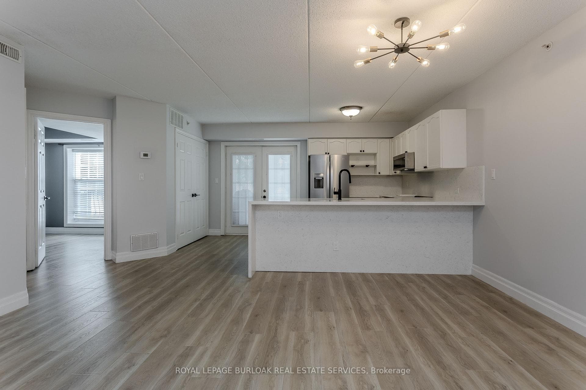 2035 Appleby Line Unit 101 photo 6