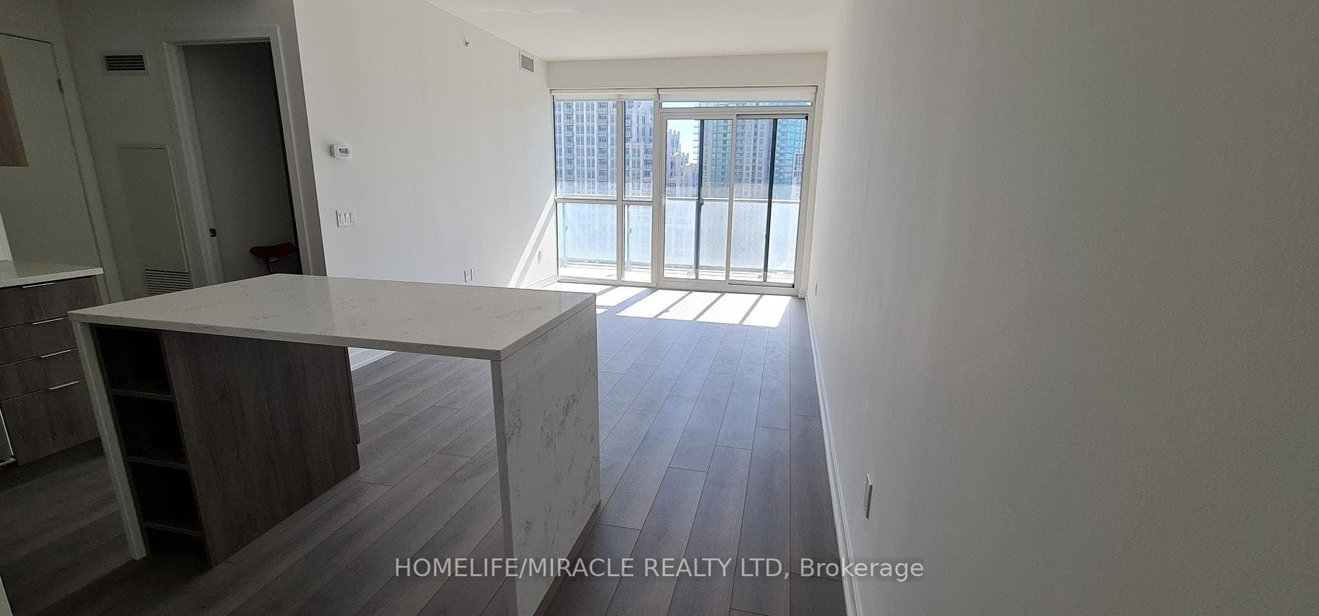 38 Iannuzzi Street Unit 1601 photo 2