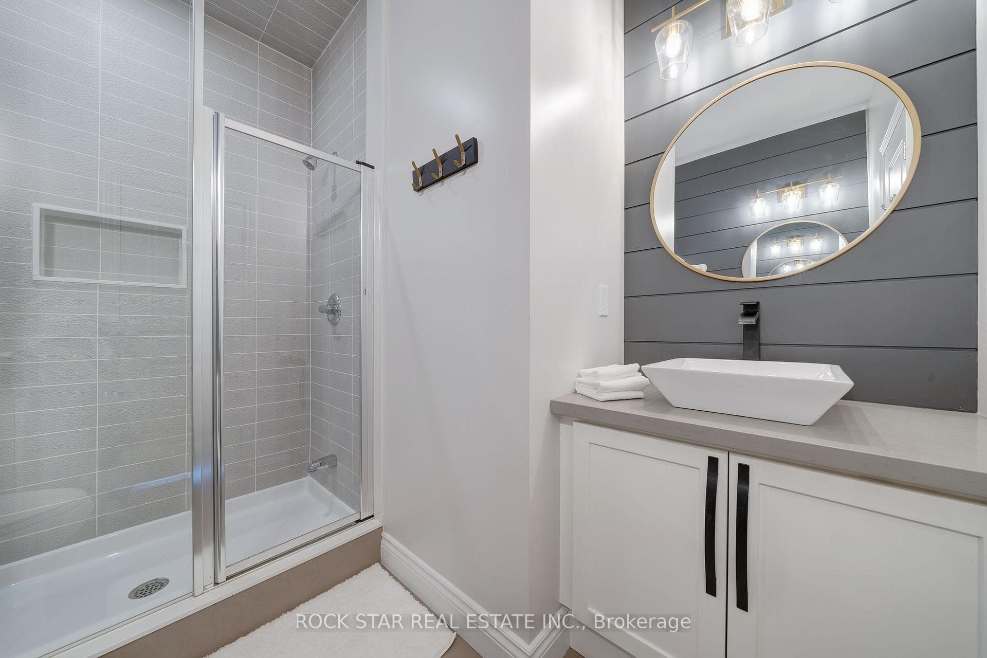 3PC Ensuite w/ His & Her Closets