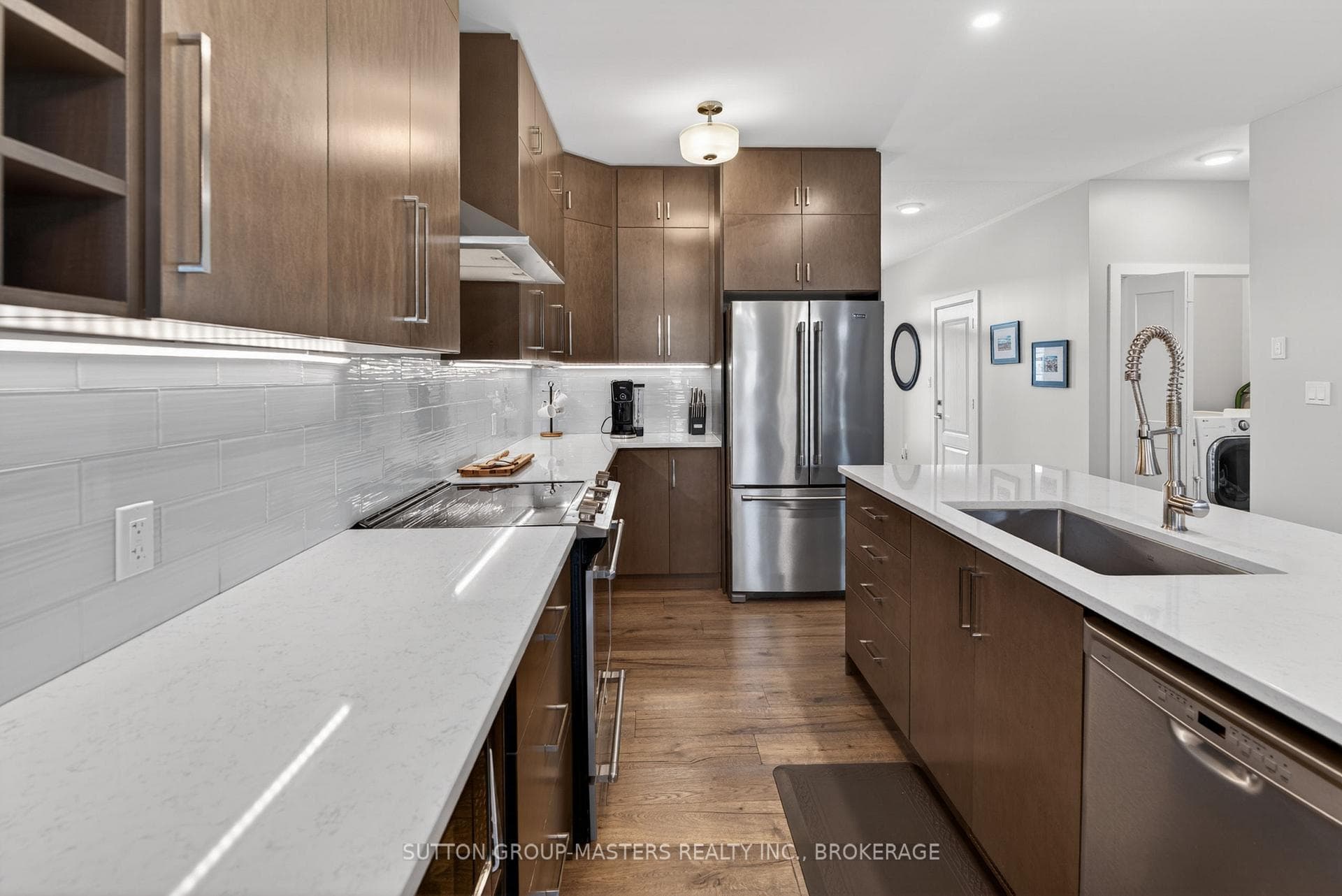 Kitchen with quartz counters