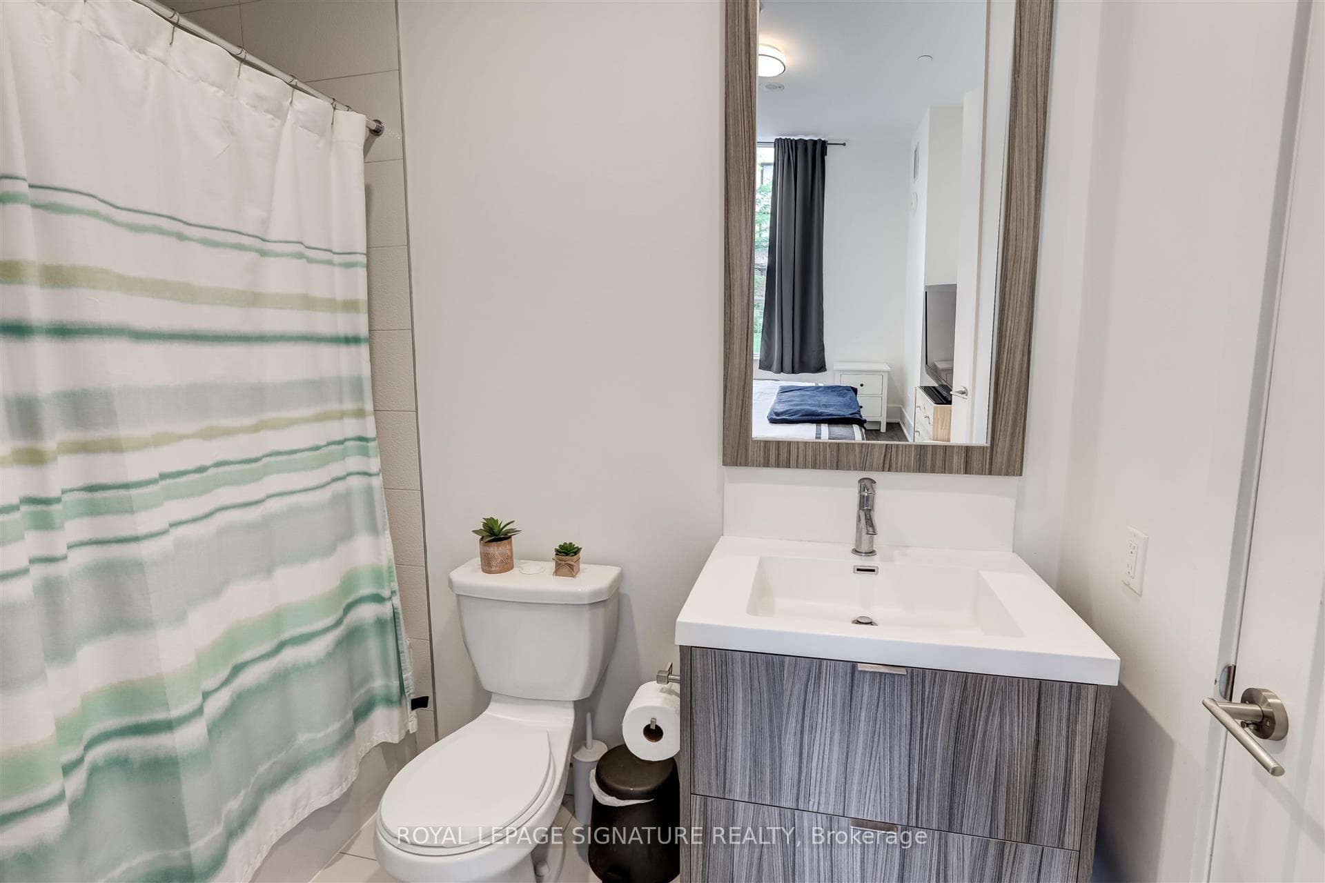 Semi-Ensuite