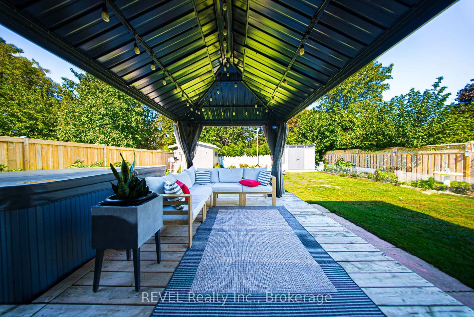 67 Louis Avenue photo 31