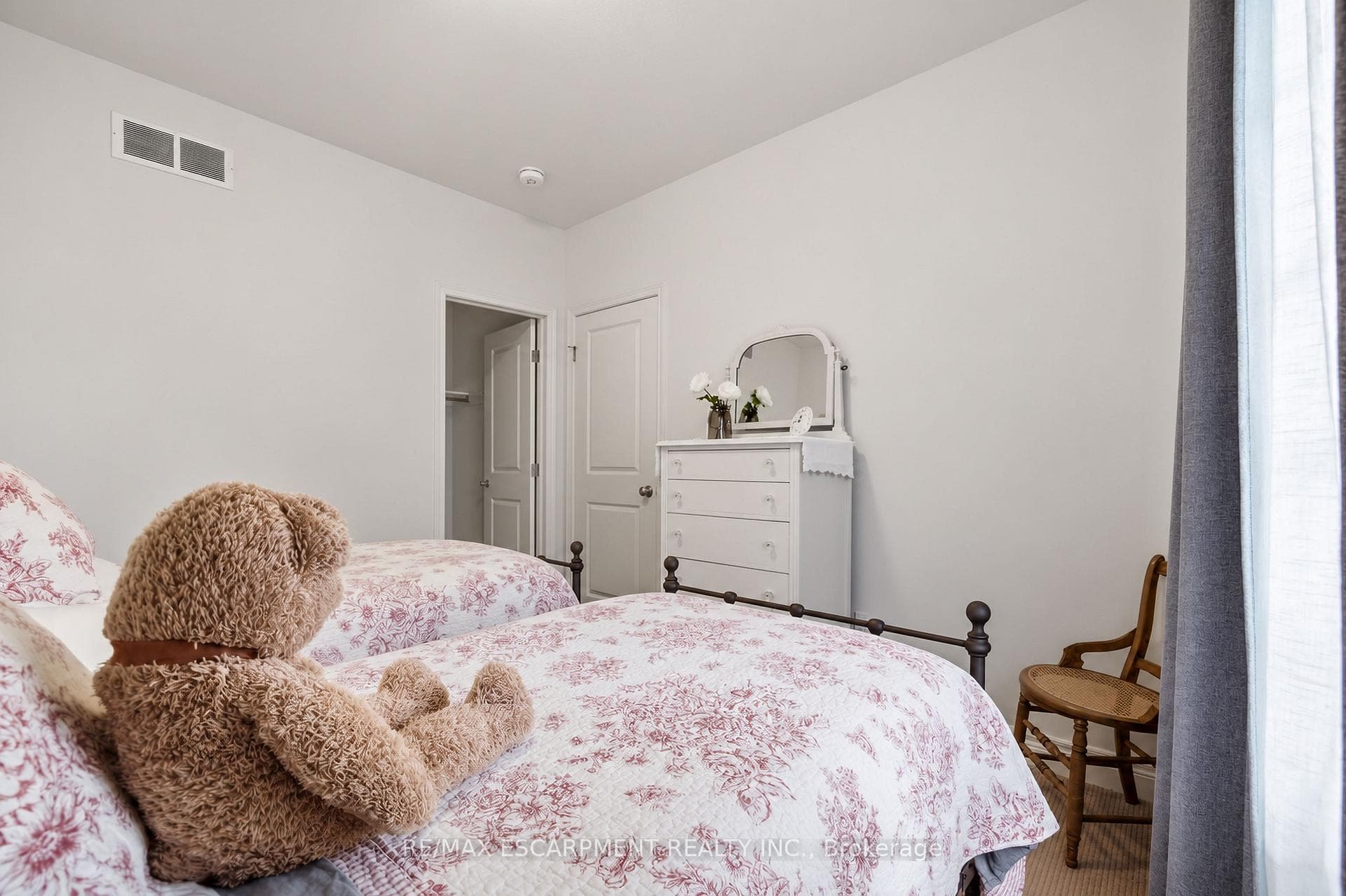 33 Pierpoint Drive photo 6