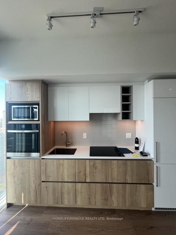 319 Jarvis Street Unit PH03 photo 1