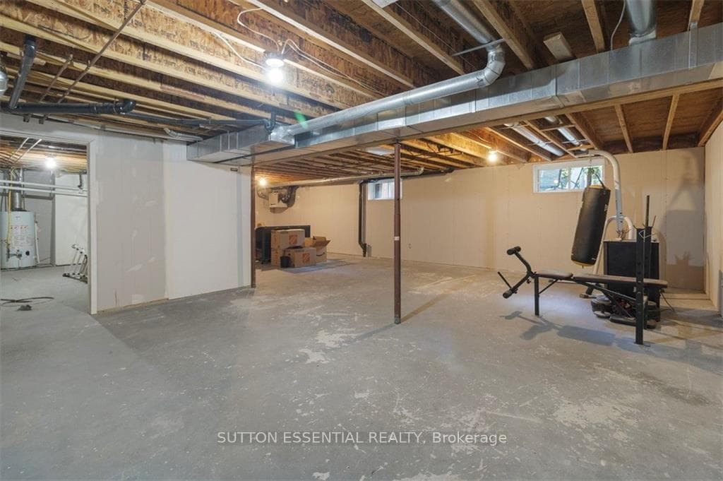 112 KINGSTON Crescent photo 21