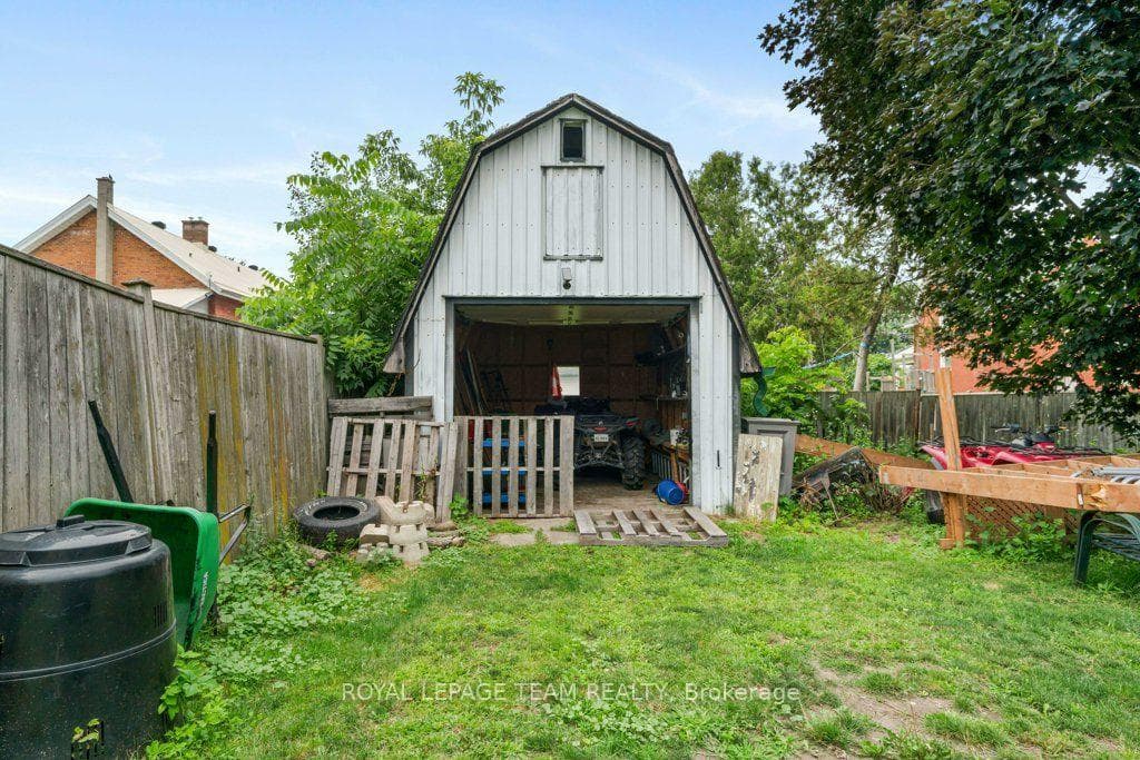 506 Victoria Street photo 33
