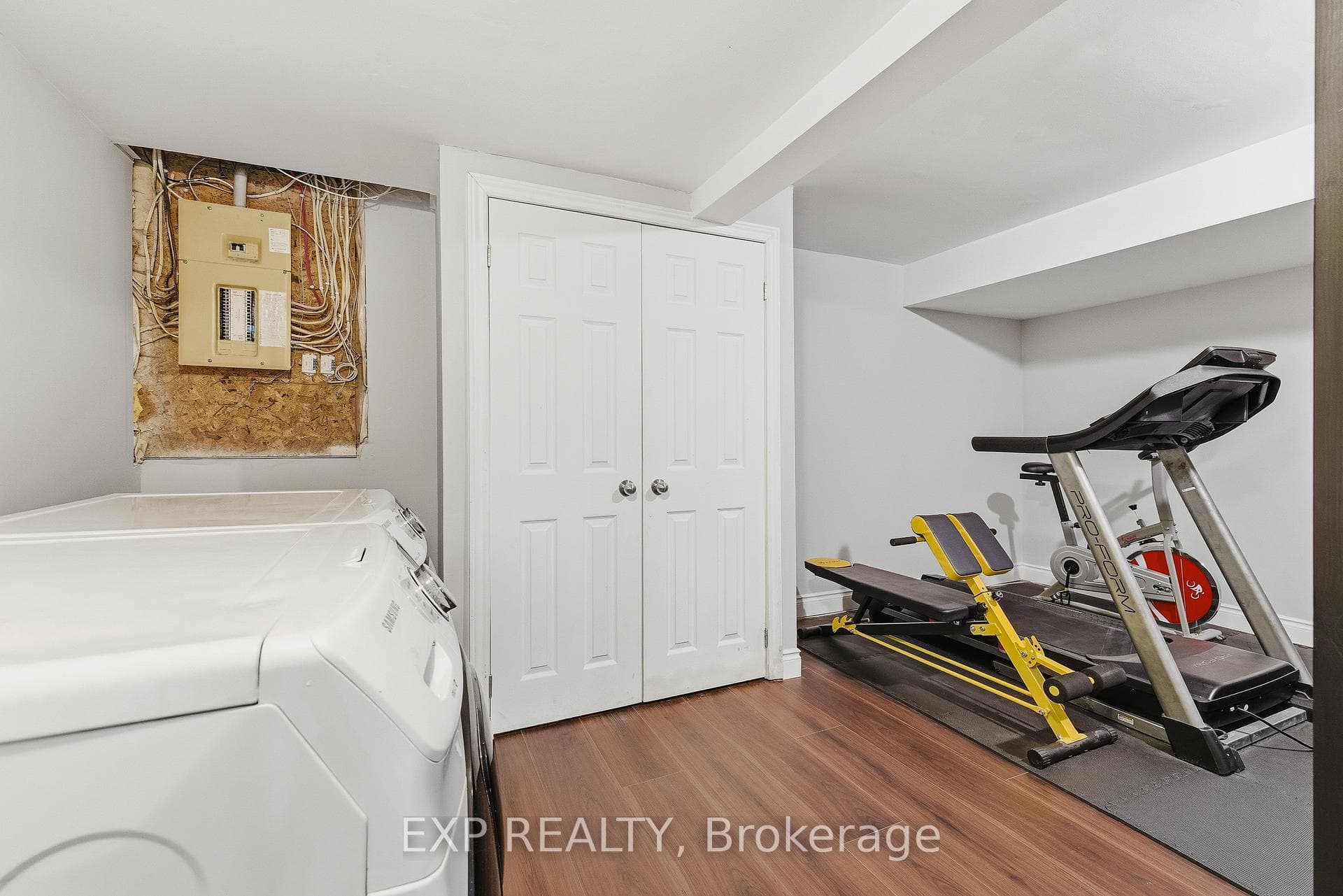 160 Carter Crescent photo 35