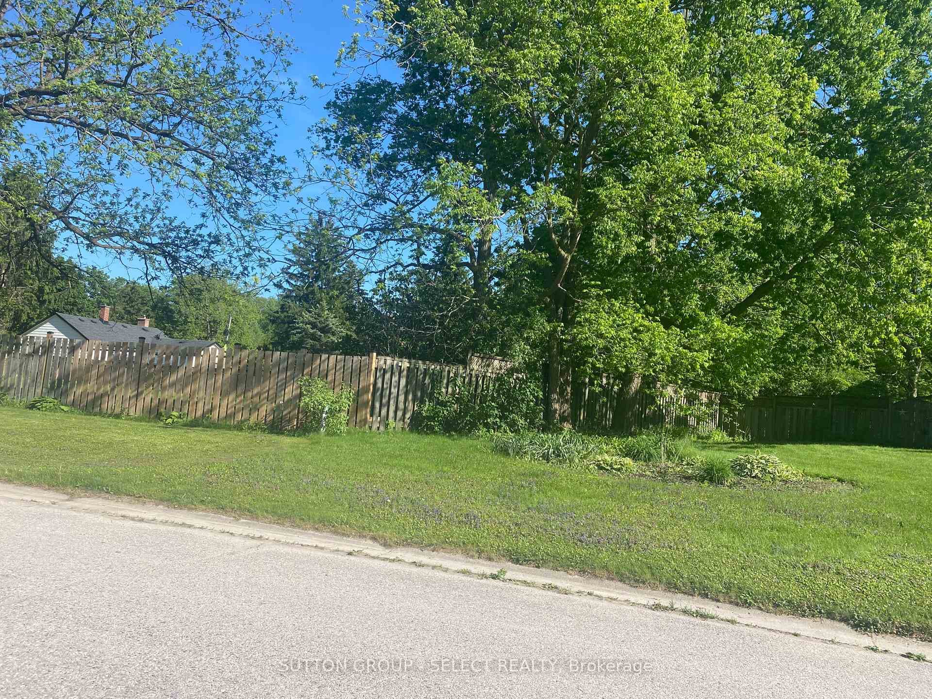 Fully privacy fenced