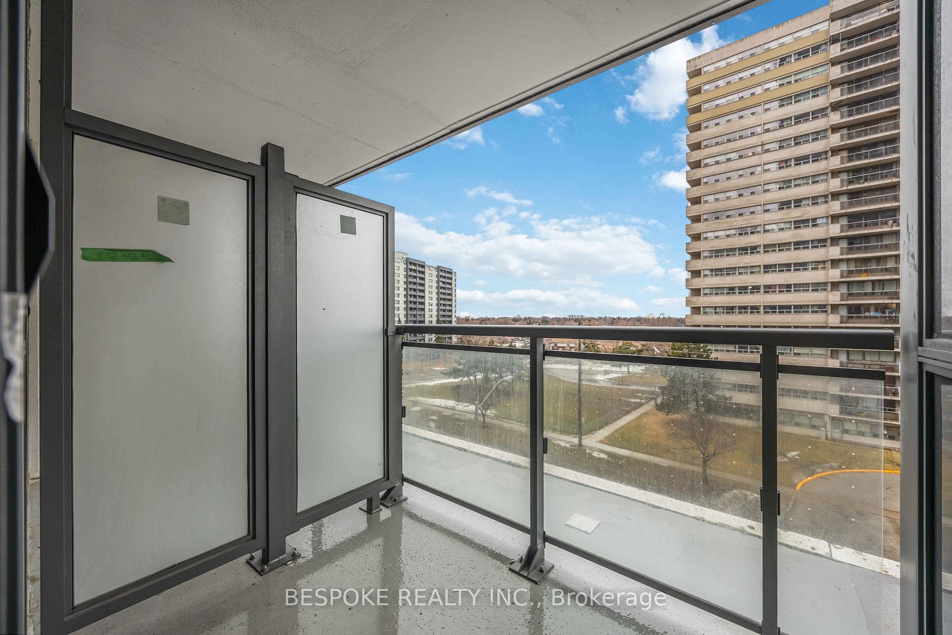 20 Meadowglen Place Unit 529 photo 17
