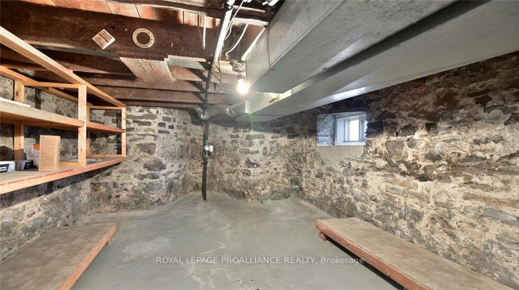 483 VICTORIA Street photo 24