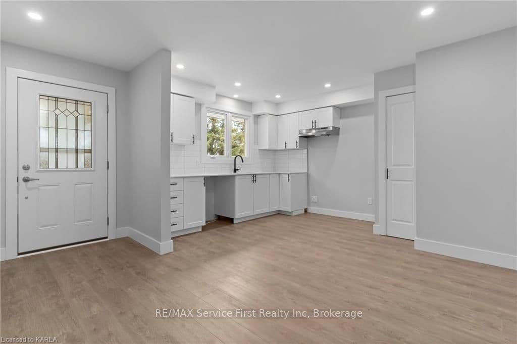 1 CONACHER Drive Unit 1 photo 2