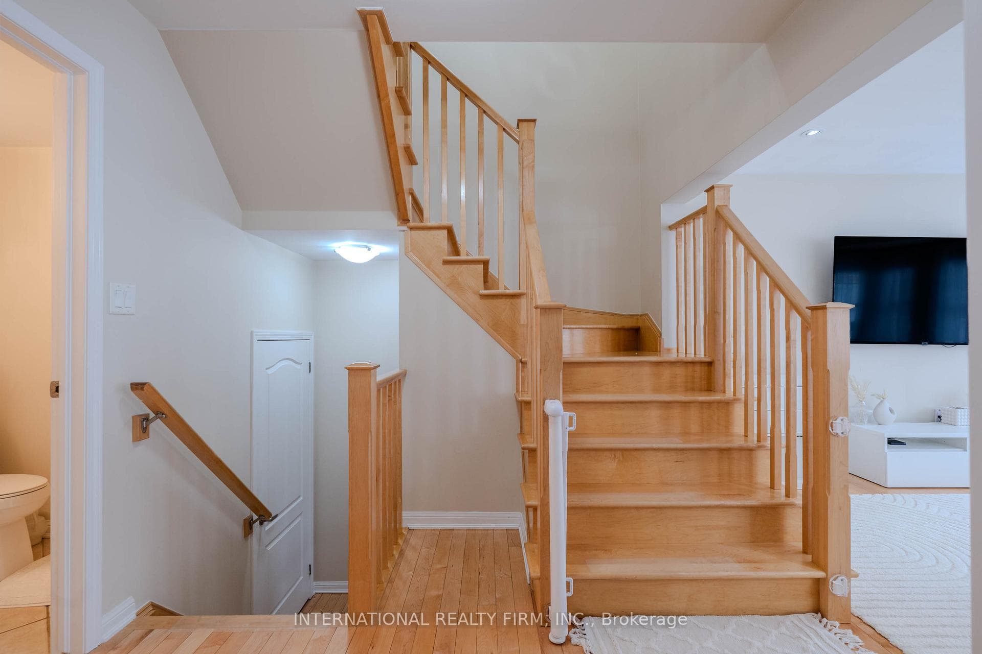 947 Deverell Place photo 23