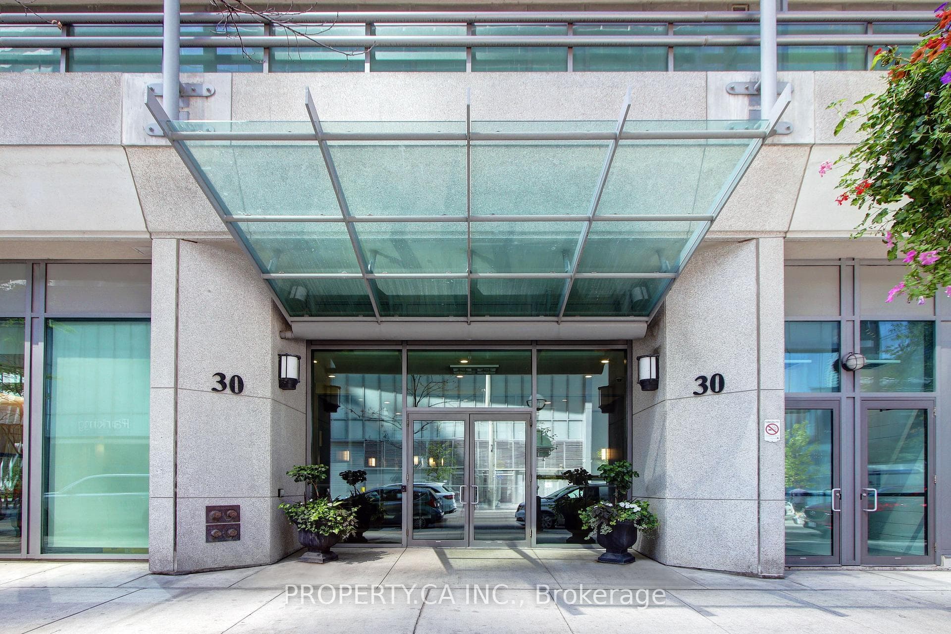 30 Grand Trunk Crescent Unit 905 photo 19