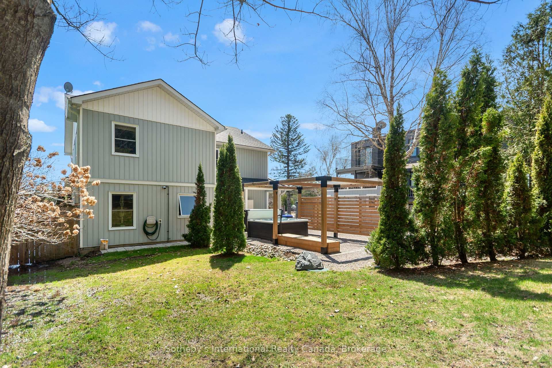 604 CHAMPLAIN Road photo 40
