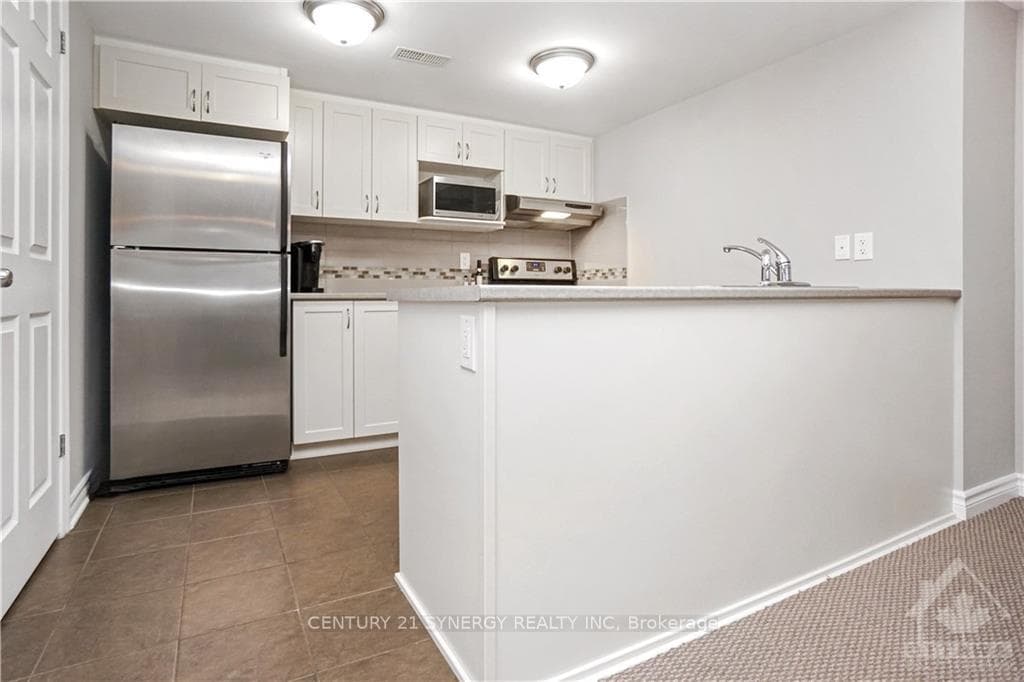 681 SUE HOLLOWAY Drive Unit D photo 8