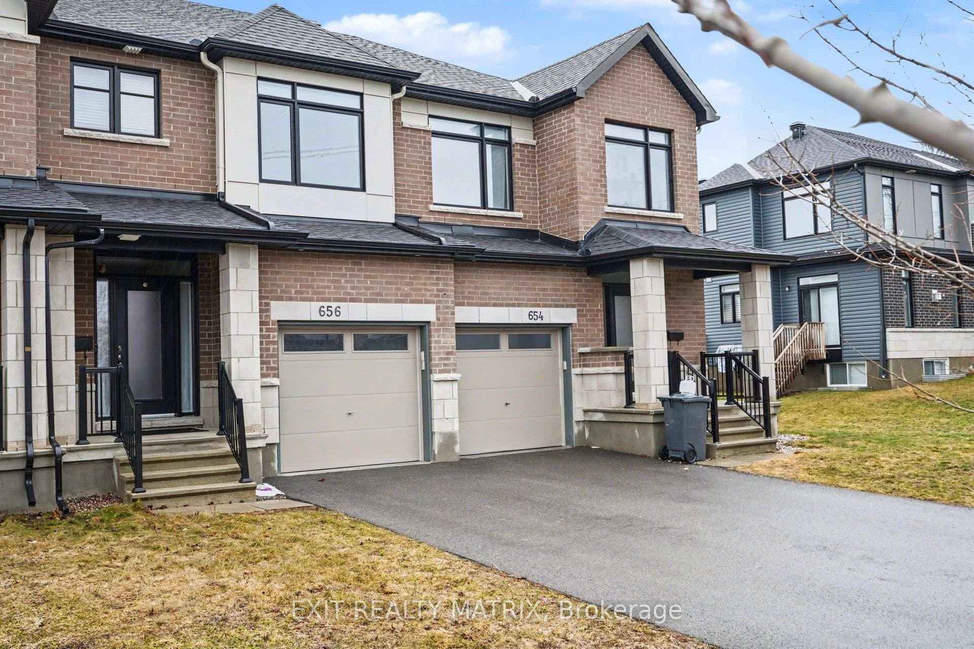 656 Putney Crescent photo 3