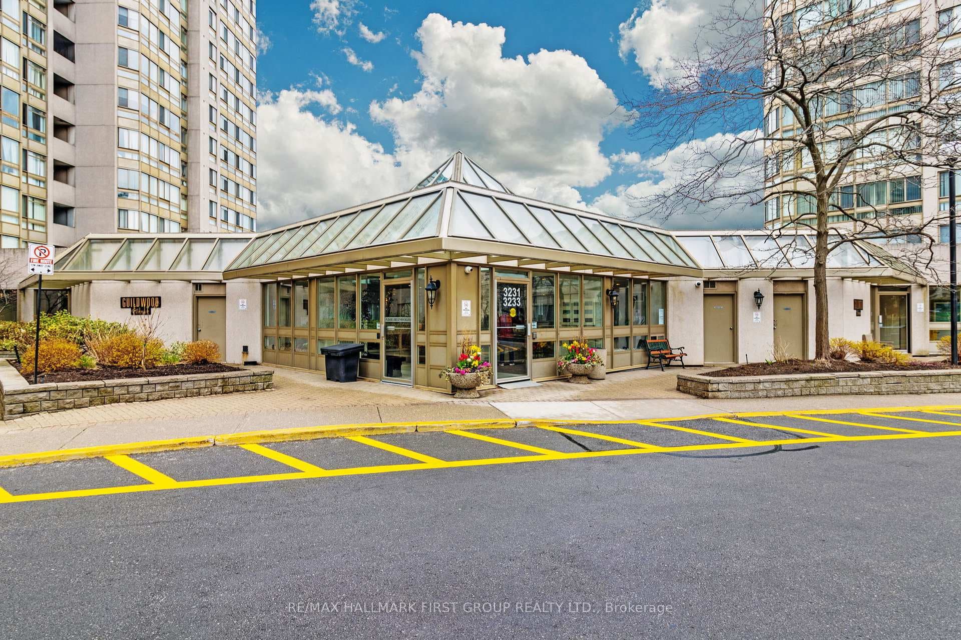 3233 Eglinton Avenue Unit 1811 photo 3