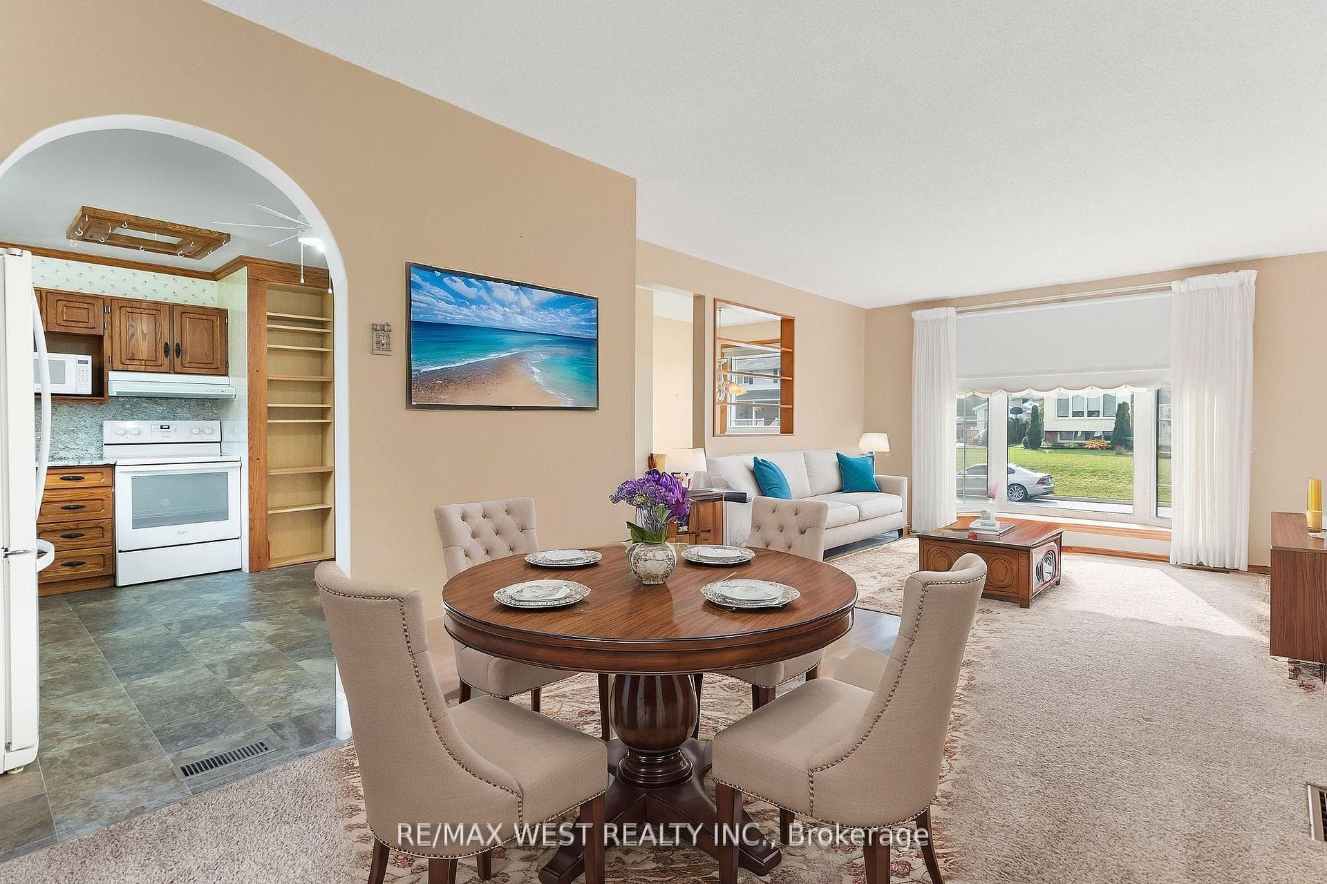 144 Macbeth Crescent photo 3