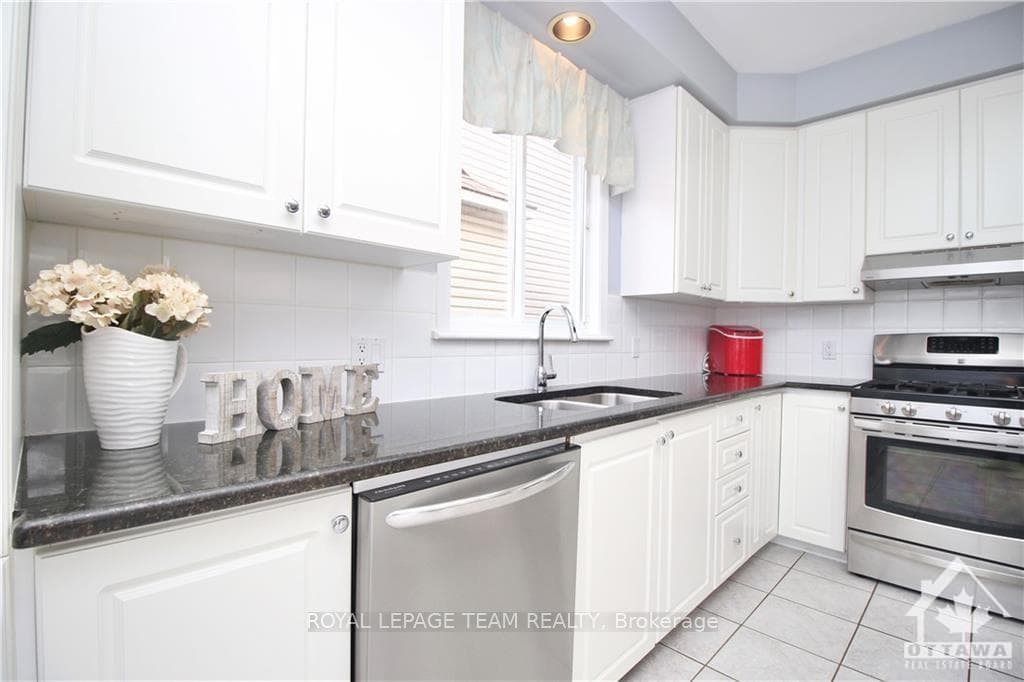 135 STONEWAY Drive photo 3