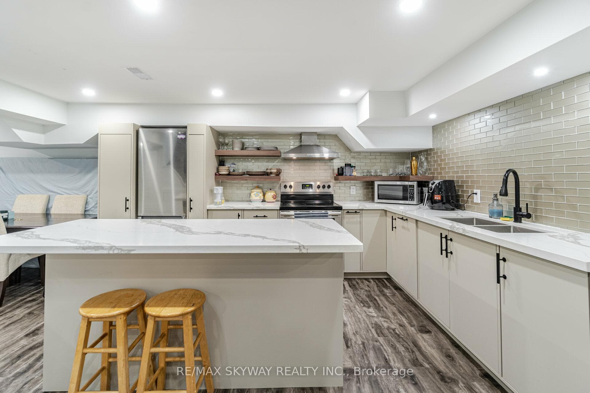 75 Milford Crescent photo 31