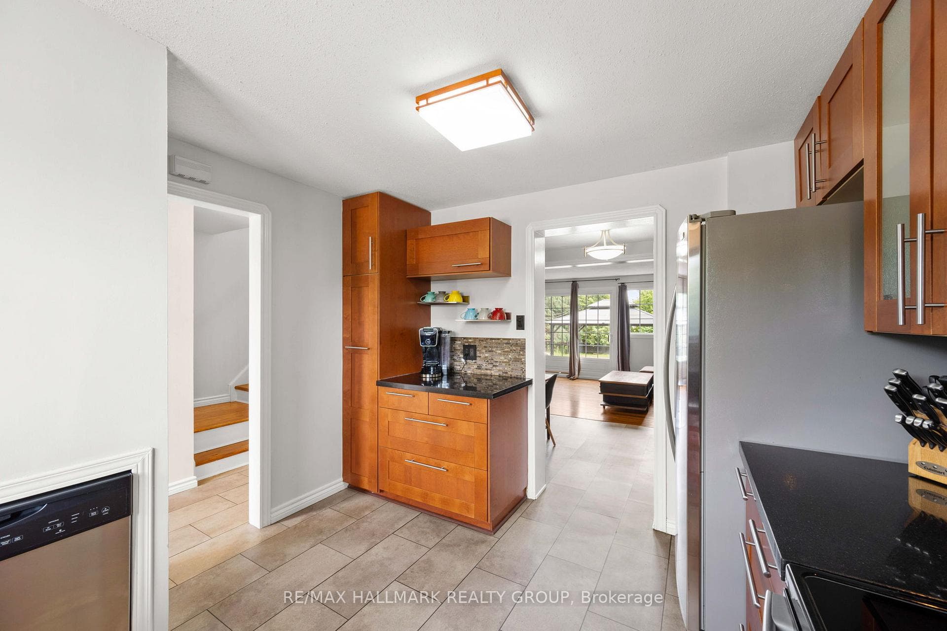 Kitchen, coffee counte