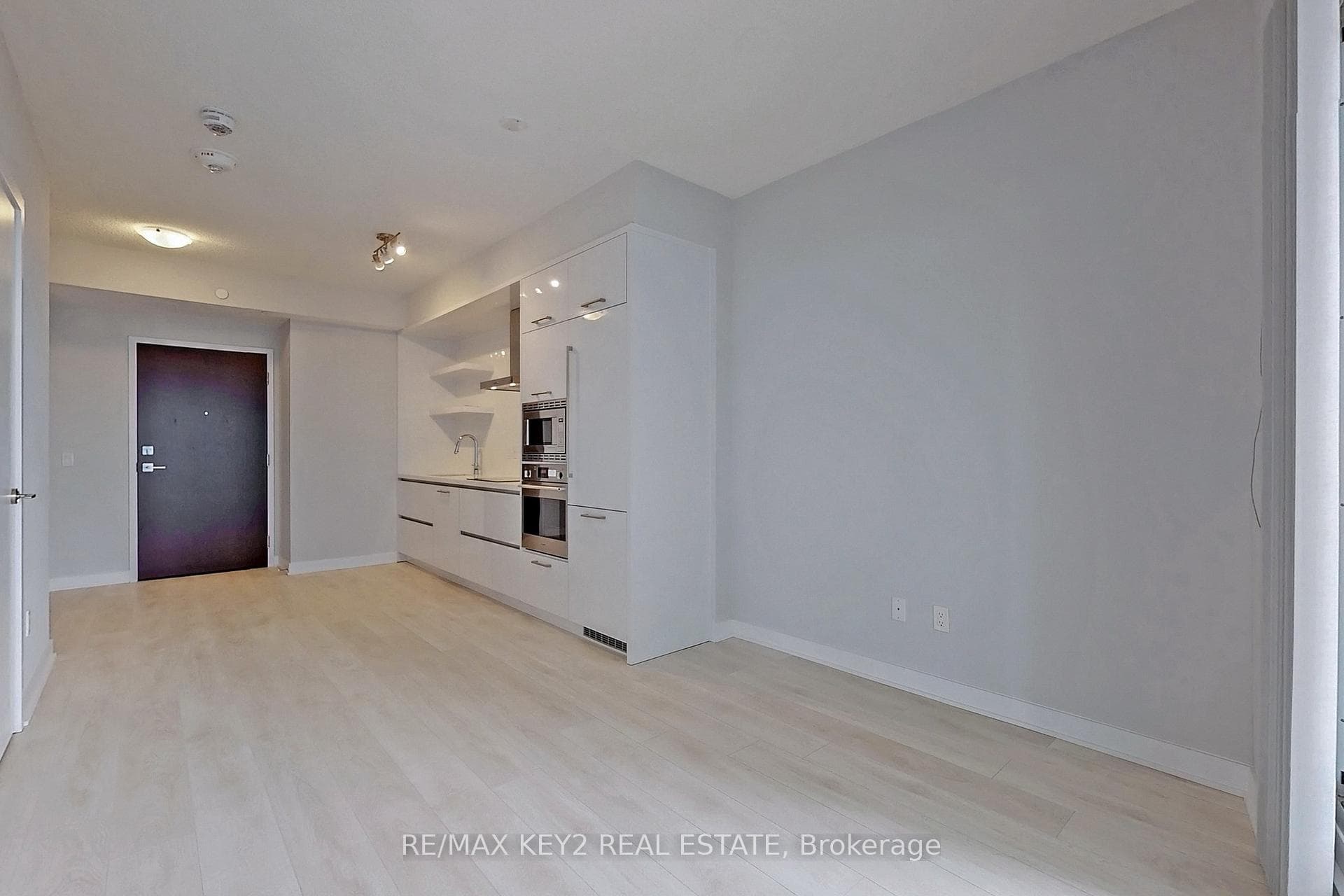 2221 Yonge Street Unit 1804 photo 9