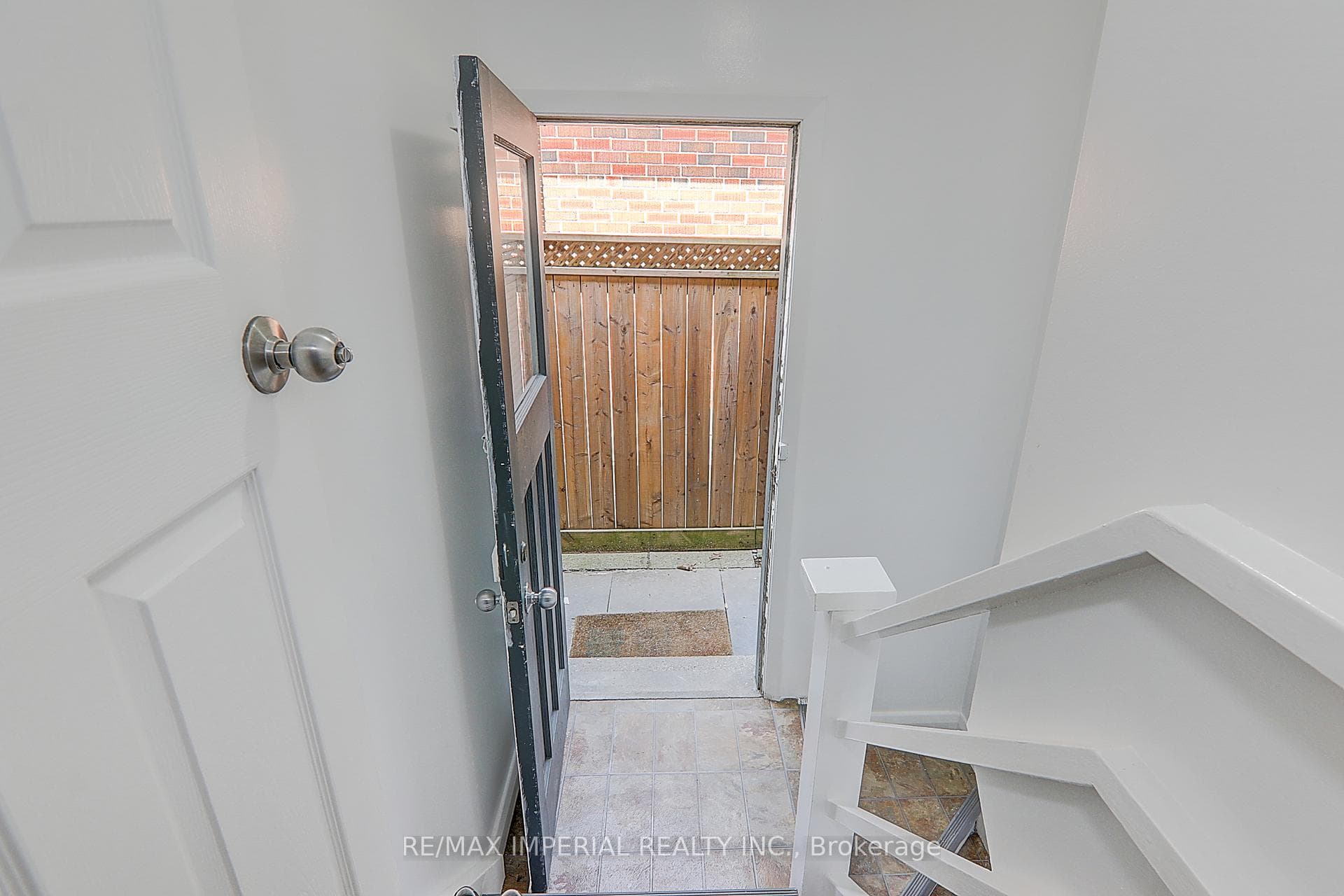 53 Saybrook Avenue photo 31