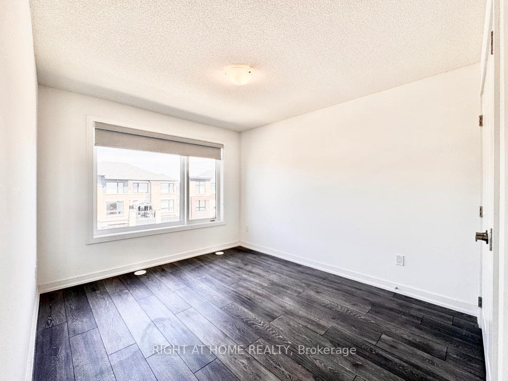 16 Blue Forest Crescent photo 15