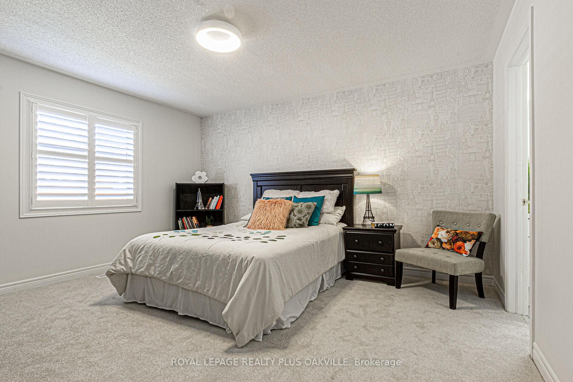 2256 Lapsley Crescent photo 20