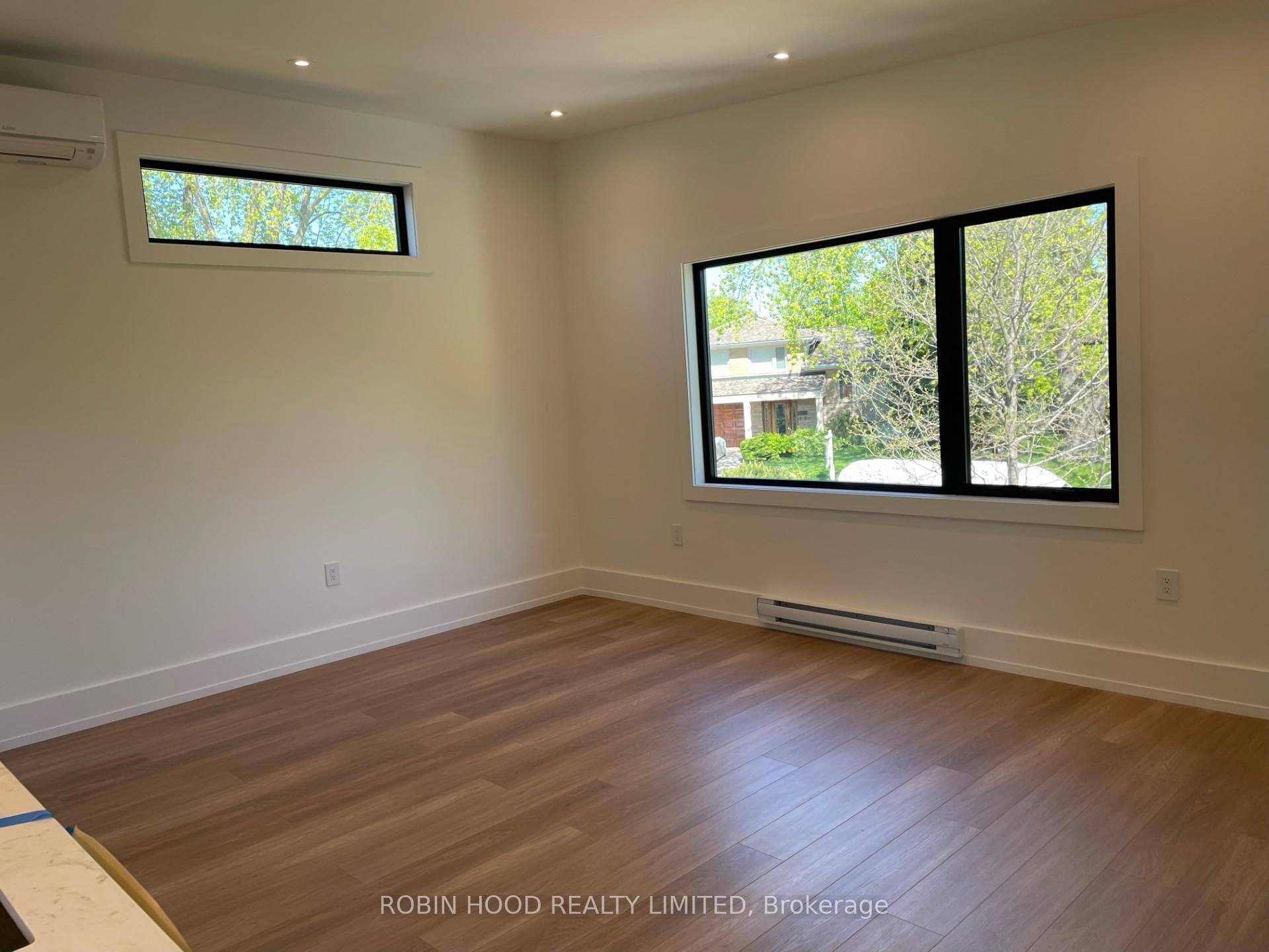 44 Somerdale Square Unit Upper photo 8