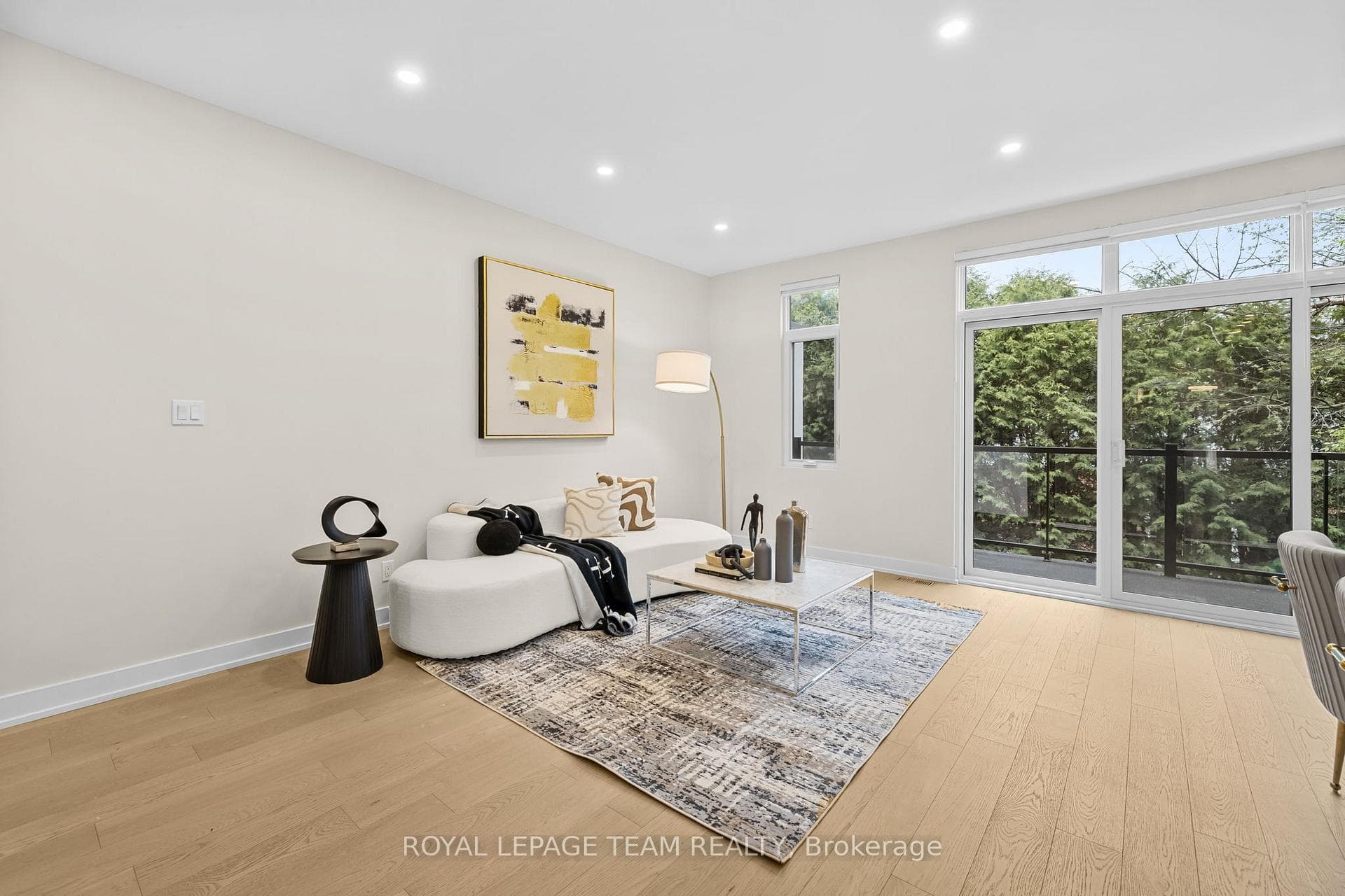 498 Wentworth Avenue photo 10