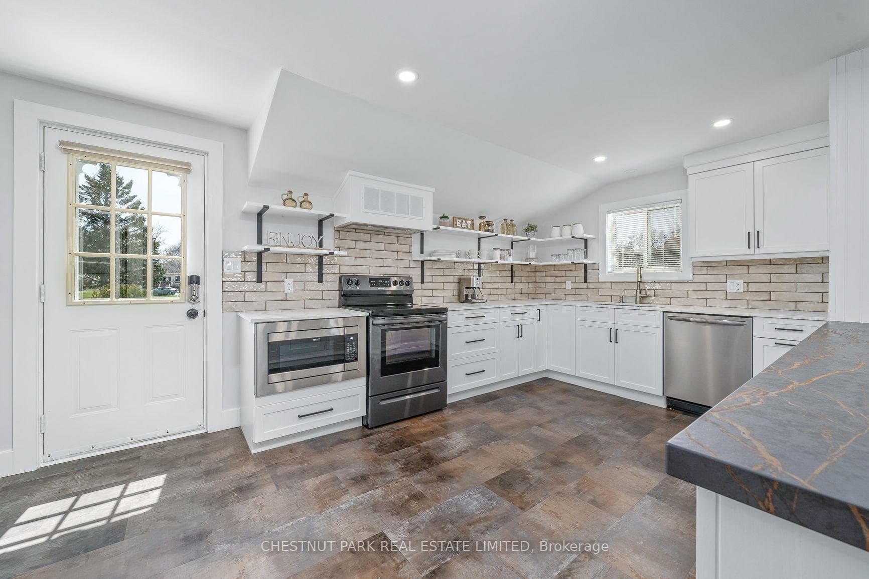 321 Second Avenue photo 12