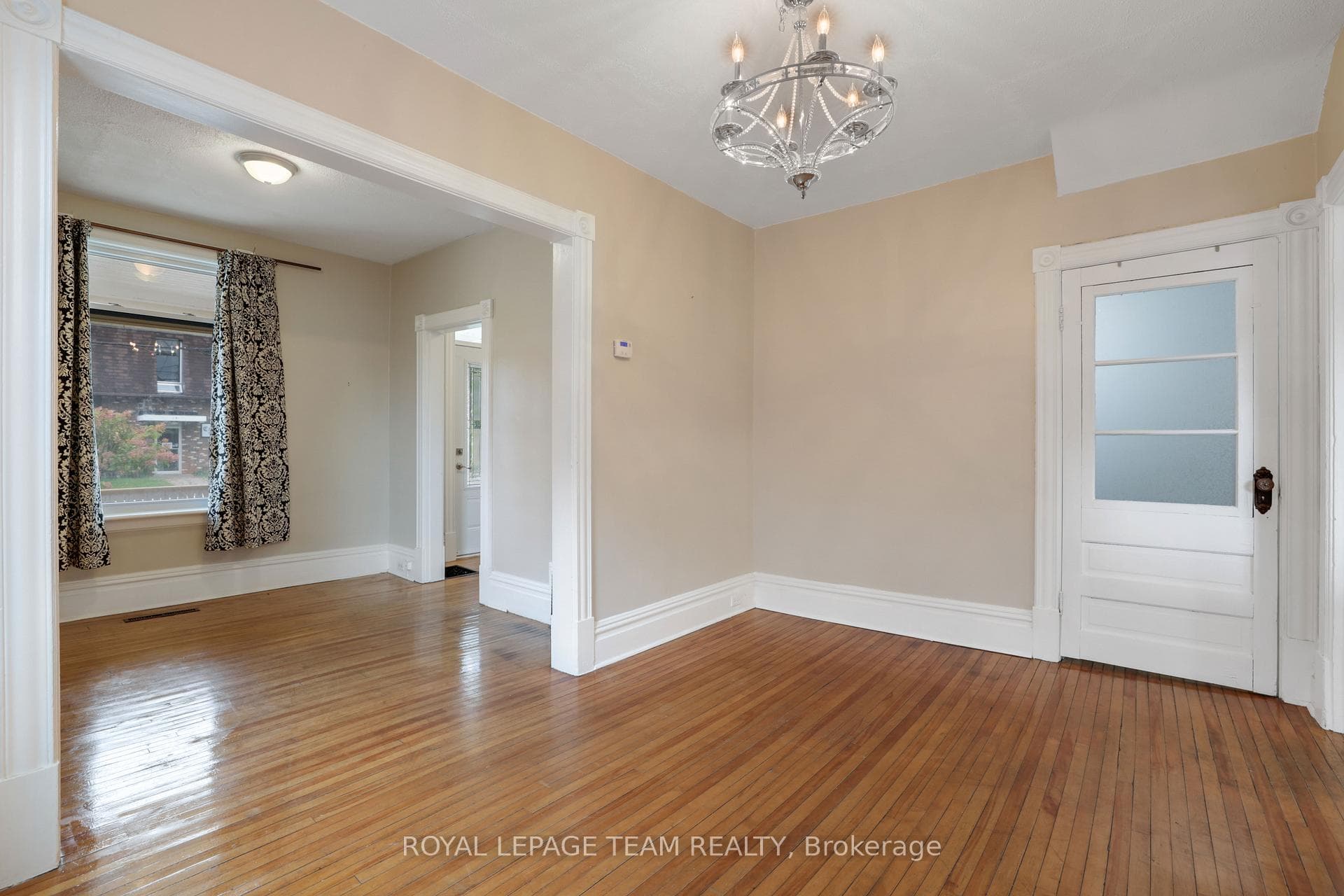 190 Lochiel Street photo 16