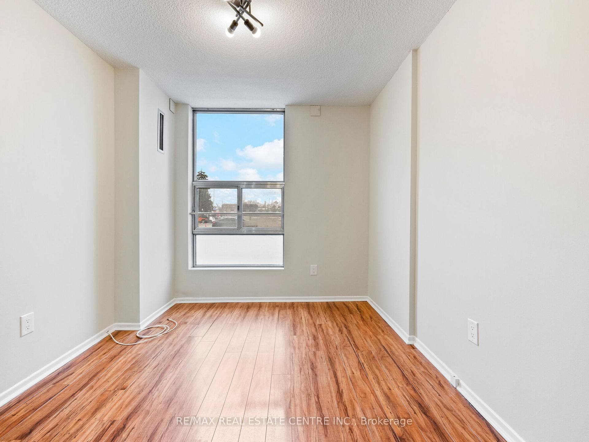 15 Kensington Road Unit 101 photo 30
