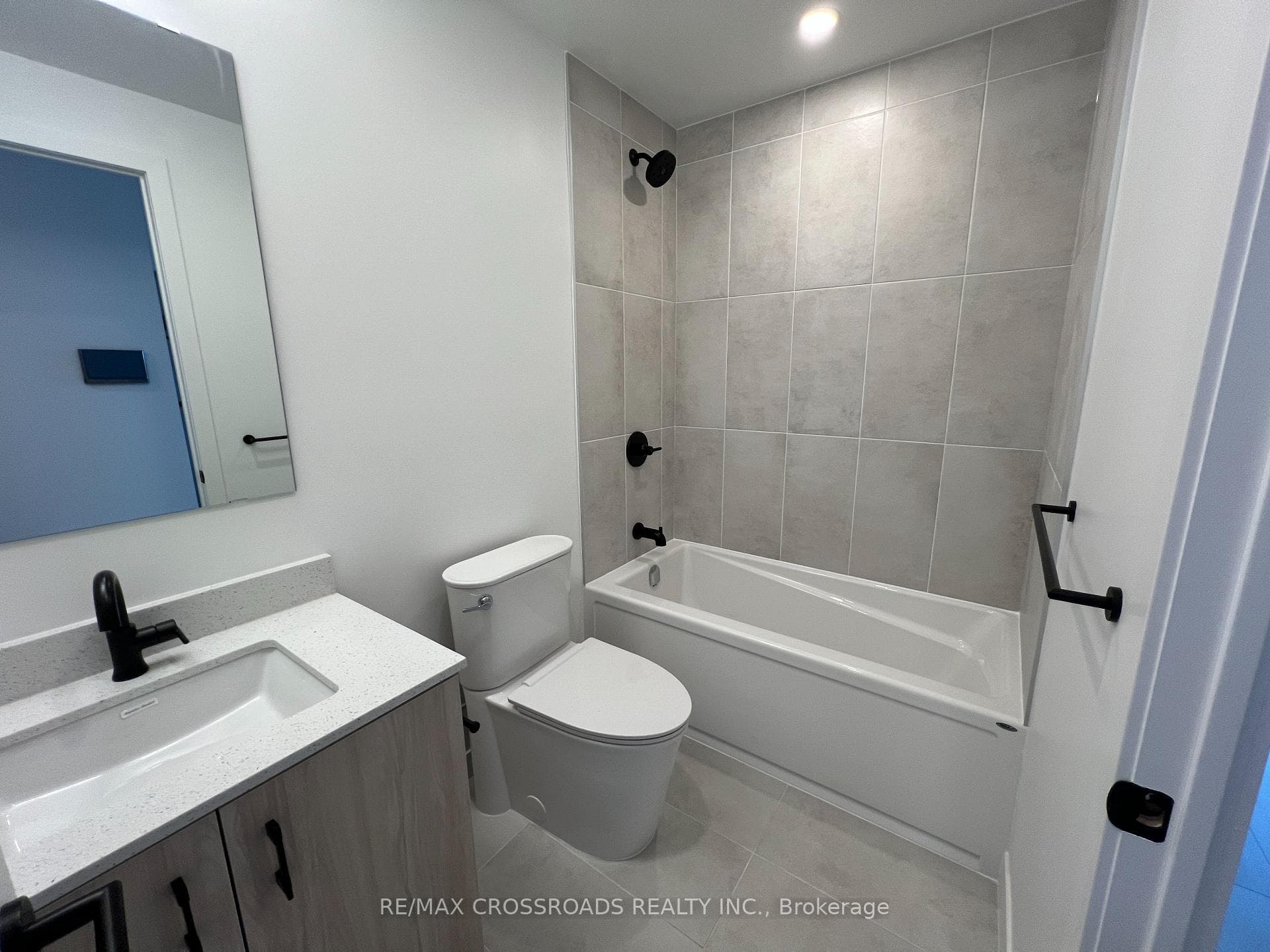 4878 Powers Common Unit 322 photo 10