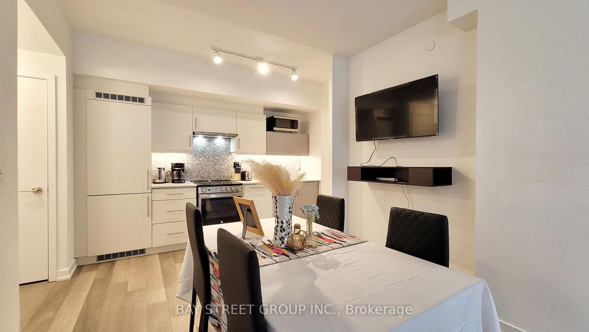 181 Huron Street Unit 204 photo 17