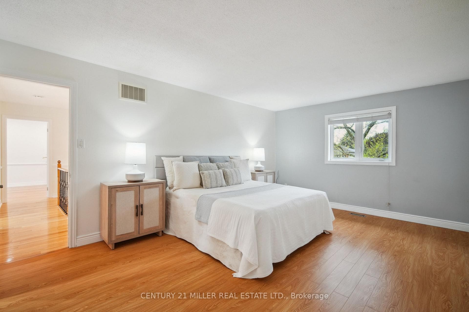 285 Mississaga Street photo 17